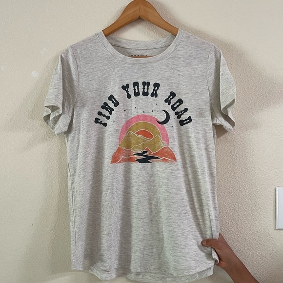 Mighty Fine Tops - Mighty Fine Gray 'Find Your Road' Graphic Tee